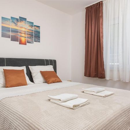 מרינה Apartments Iva מראה חיצוני תמונה