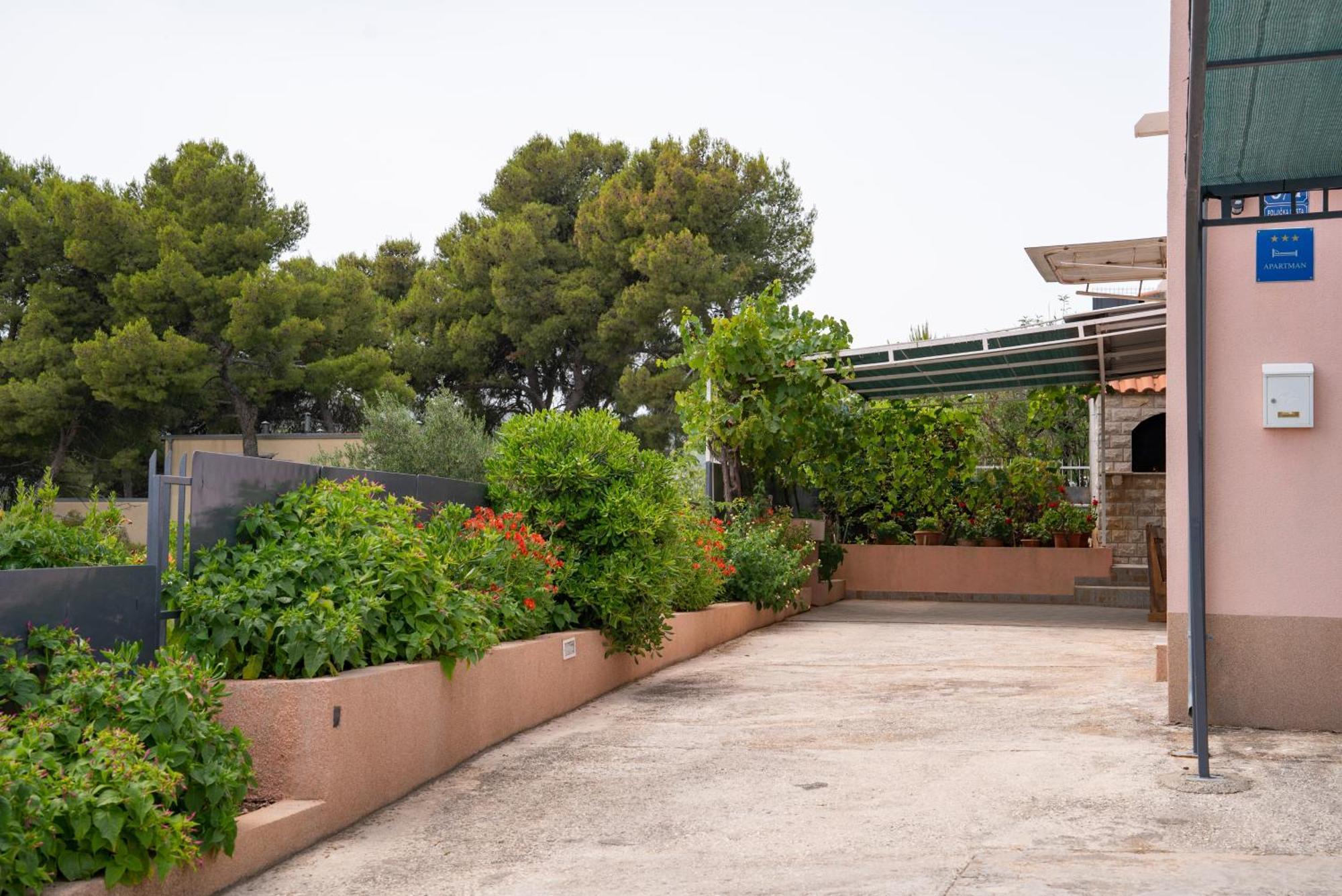 מרינה Apartments Iva מראה חיצוני תמונה