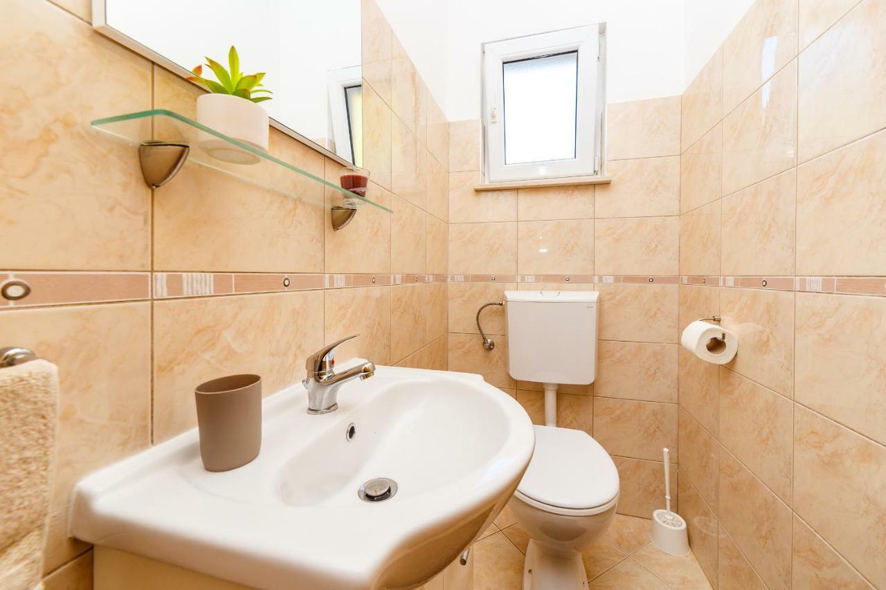 מרינה Apartments Iva מראה חיצוני תמונה